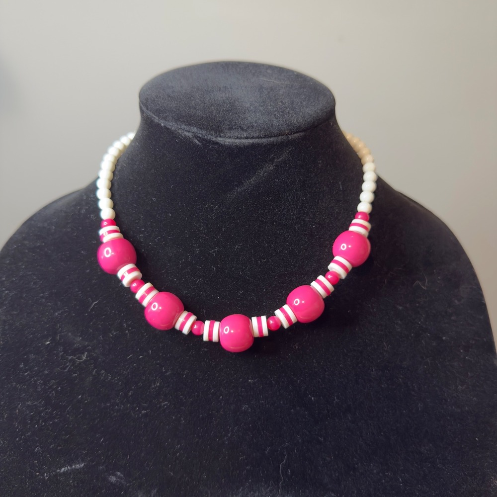 Vintage Pink and White Beaded Necklace Hot Pink Retro Plastic Barrel Clasp 16in‎